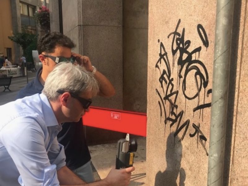 A Varese arriva il laser che ripulisce le opere vandalizzate