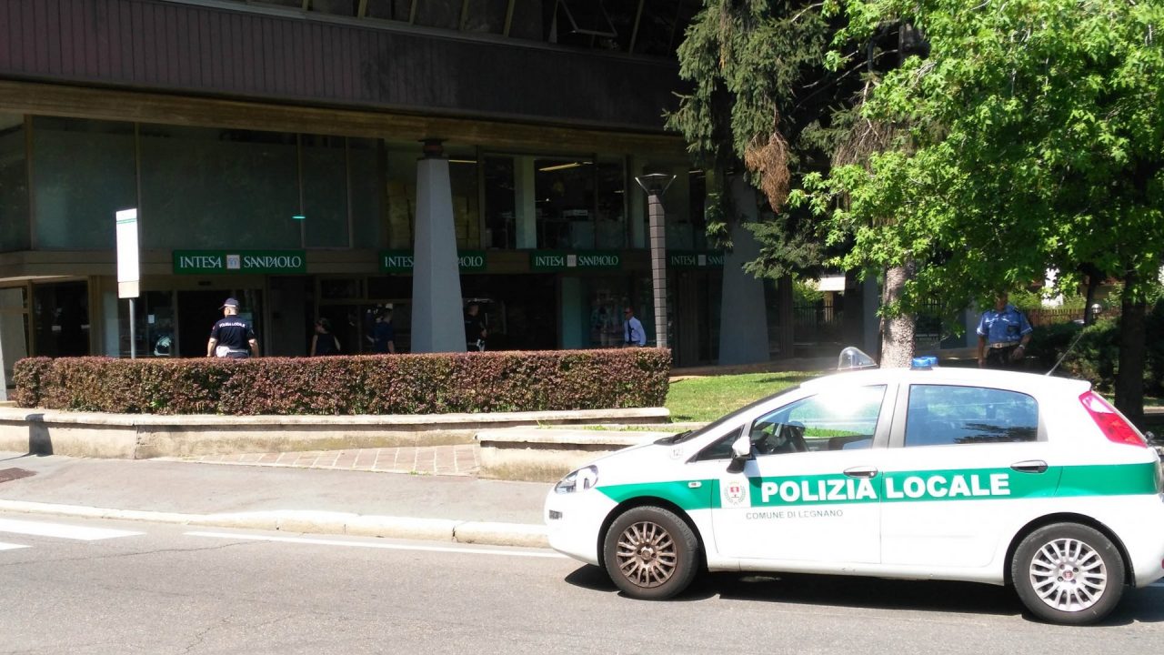 Blitz in corso Italia, via gli irregolari che bivaccavano e molestavano