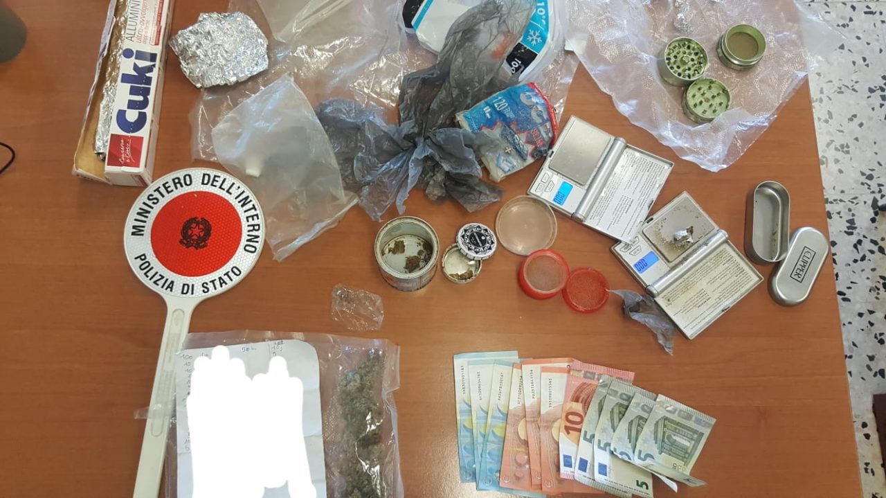 Fratelli nascondevano la droga anche in cantina