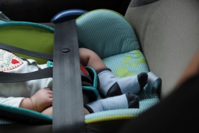 Seggiolini anti abbandono in auto saranno obbligatori, forse già in autunno