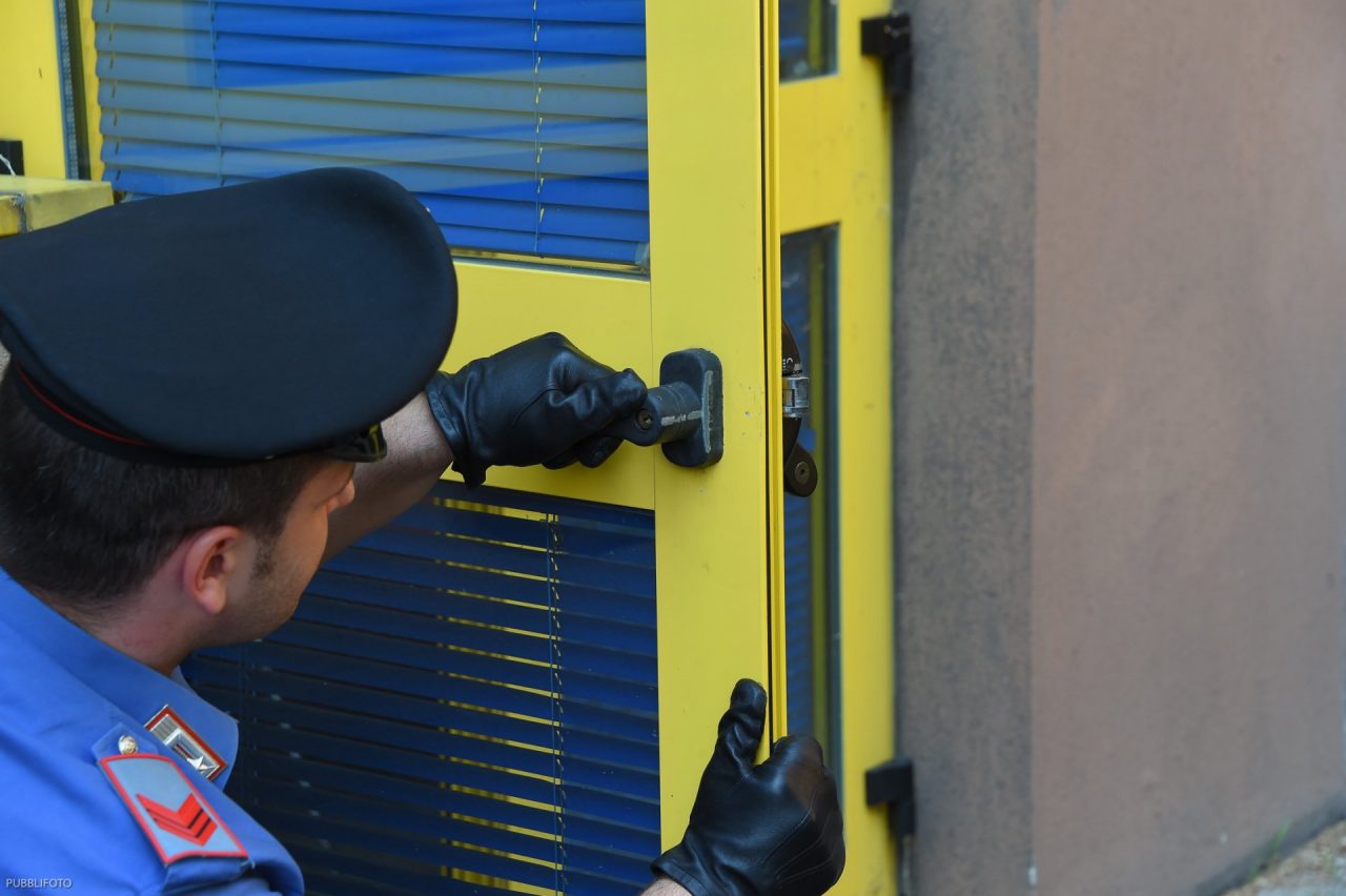 San Giorgio: intrusione notturna a scuola, bloccato. Furto a Parabiago