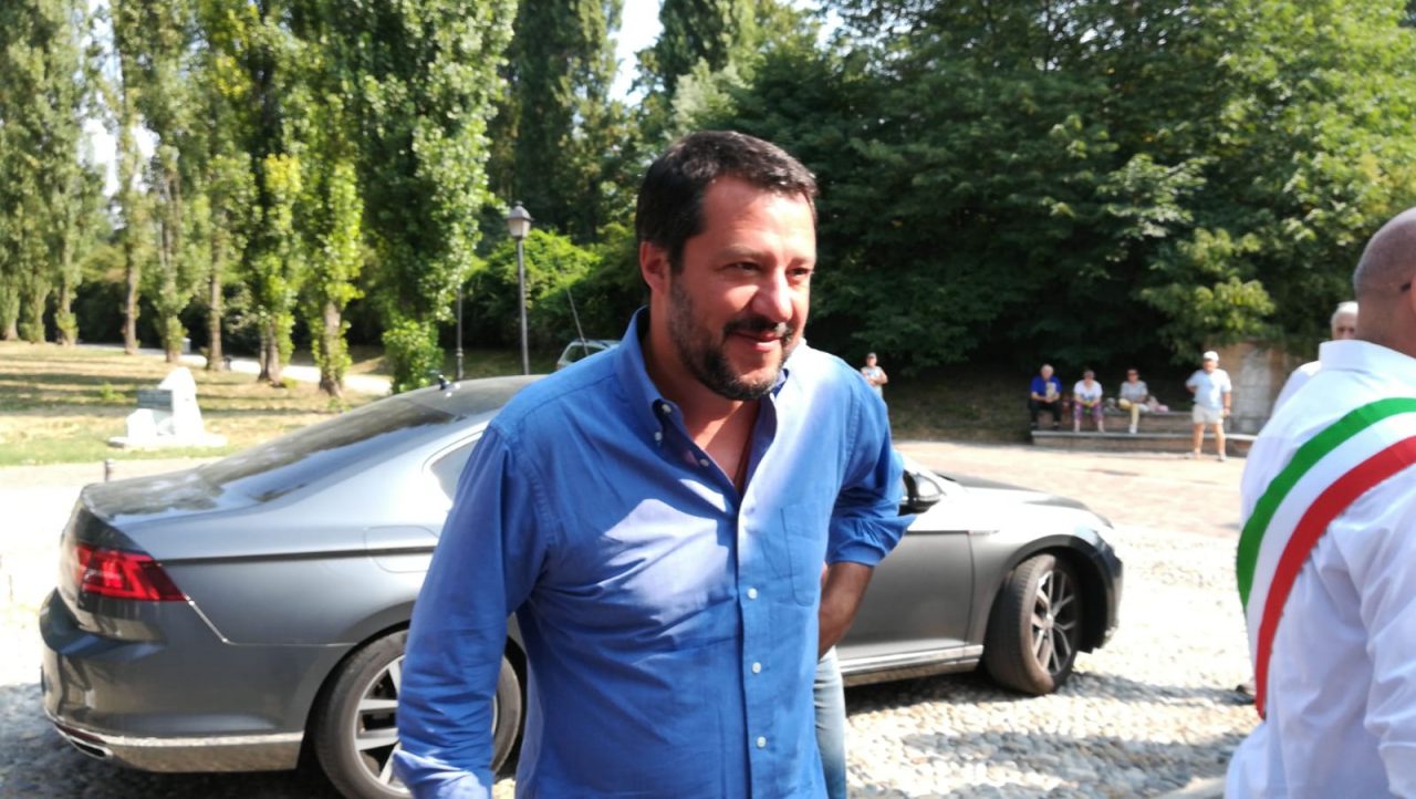 “Fascista e razzista”, un anziano contesta Salvini VIDEO