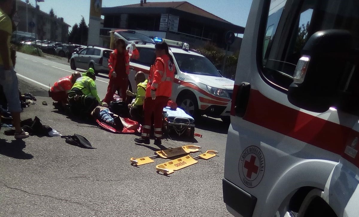 Incidente auto-moto a Castiglione, uno è grave
