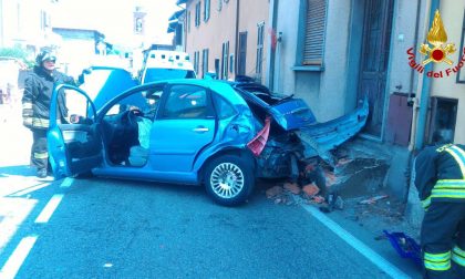 Incidente stradale a Besozzo, soccorse due persone