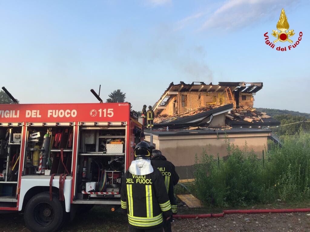 Abitazione a fuoco nel comune di Cadrezzate FOTO