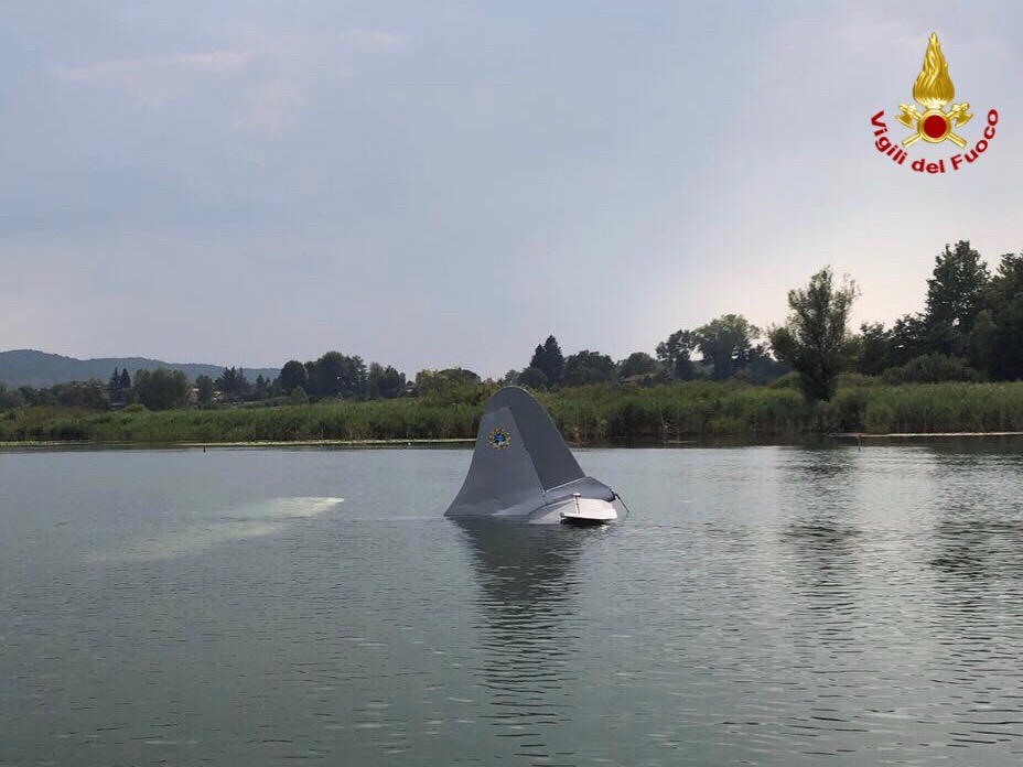 Aeromobile precipita nel lago di Varese FOTO