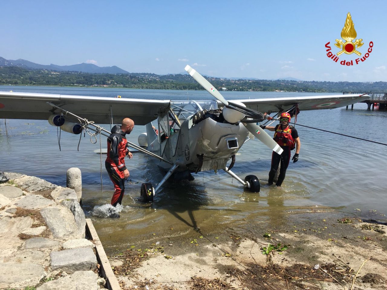 Aeromobile caduto nel lago di Varese, oggi il recupero FOTO