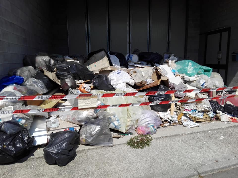 S.Giorgio su Legnano, edificio sequestrato: era una discarica