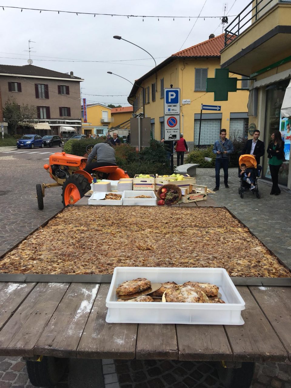 Una piota da record in piazza a Inveruno