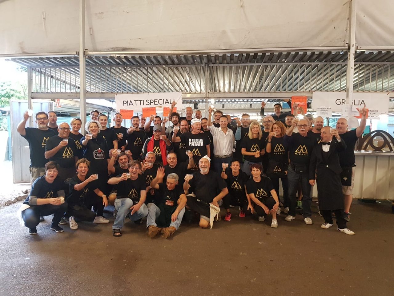 La Septemberfest sconfigge la pioggia: in migliaia per salutare l’estate FOTO