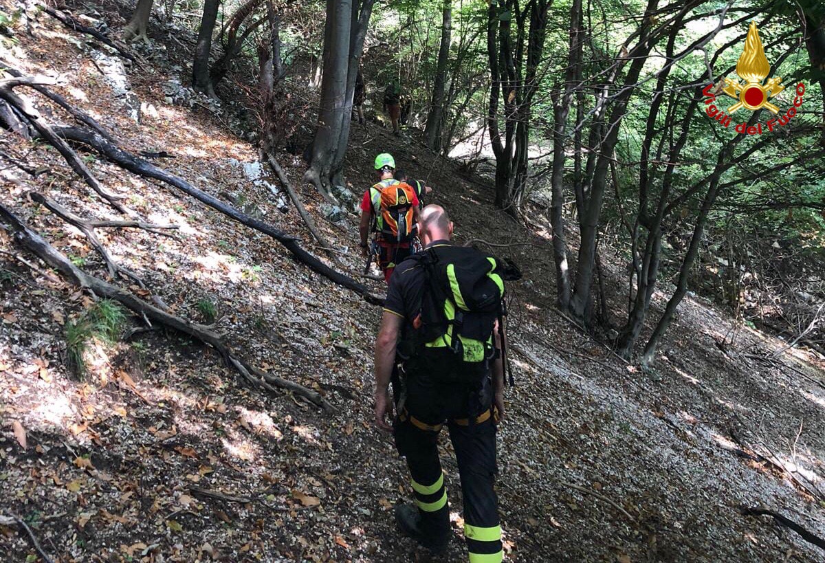 Bloccati in zona impervia, soccorse due persone