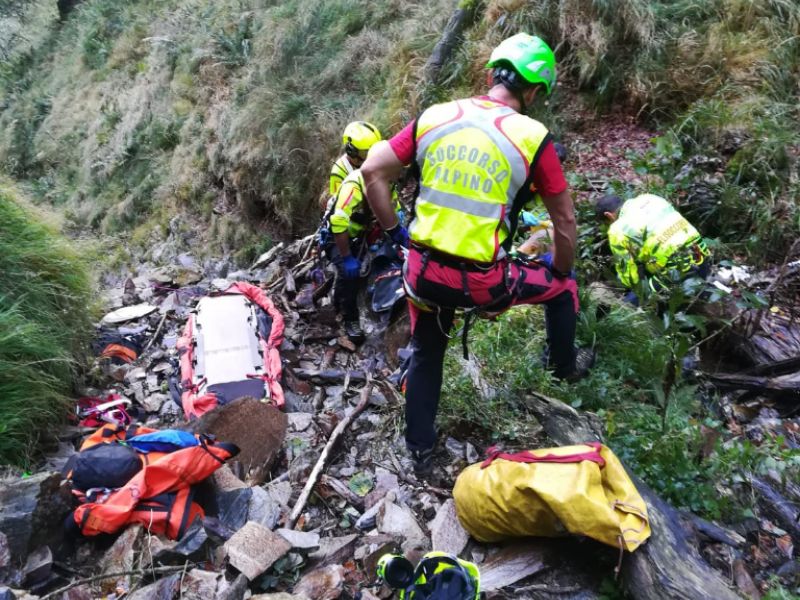 Cercatore di funghi scivola in zona impervia FOTO e VIDEO