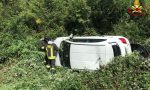 Scontro tra due auto a Tronzano, una si ribalta FOTO