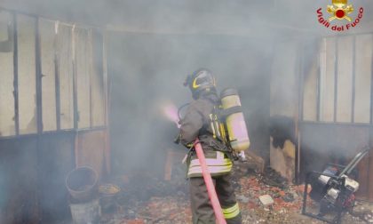 Deposito in fiamme nel comune di Lonate Pozzolo