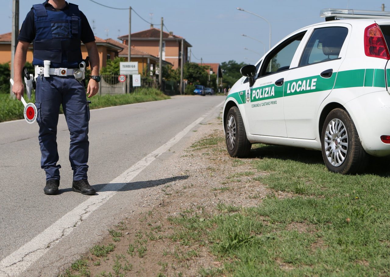 Guida auto senza assicurazione e sequestrata: patente revocata