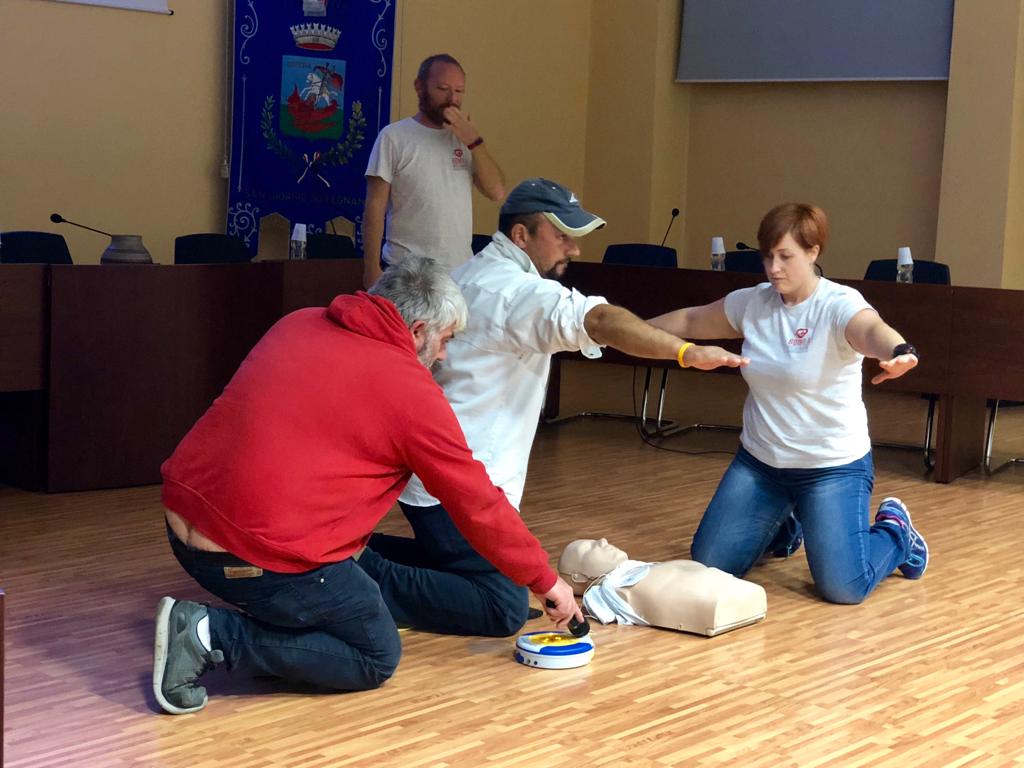Defibrillatori semiautomatici: un corso per utilizzarli VIDEO