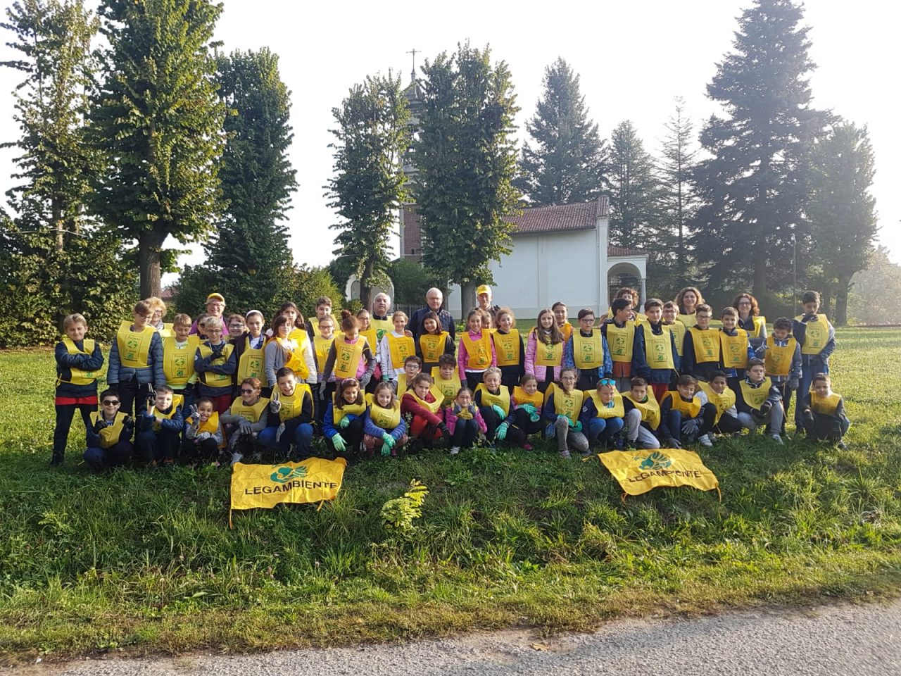 Verde pulito, a Tradate scuola e Legambiente contro i rifiuti LE FOTO