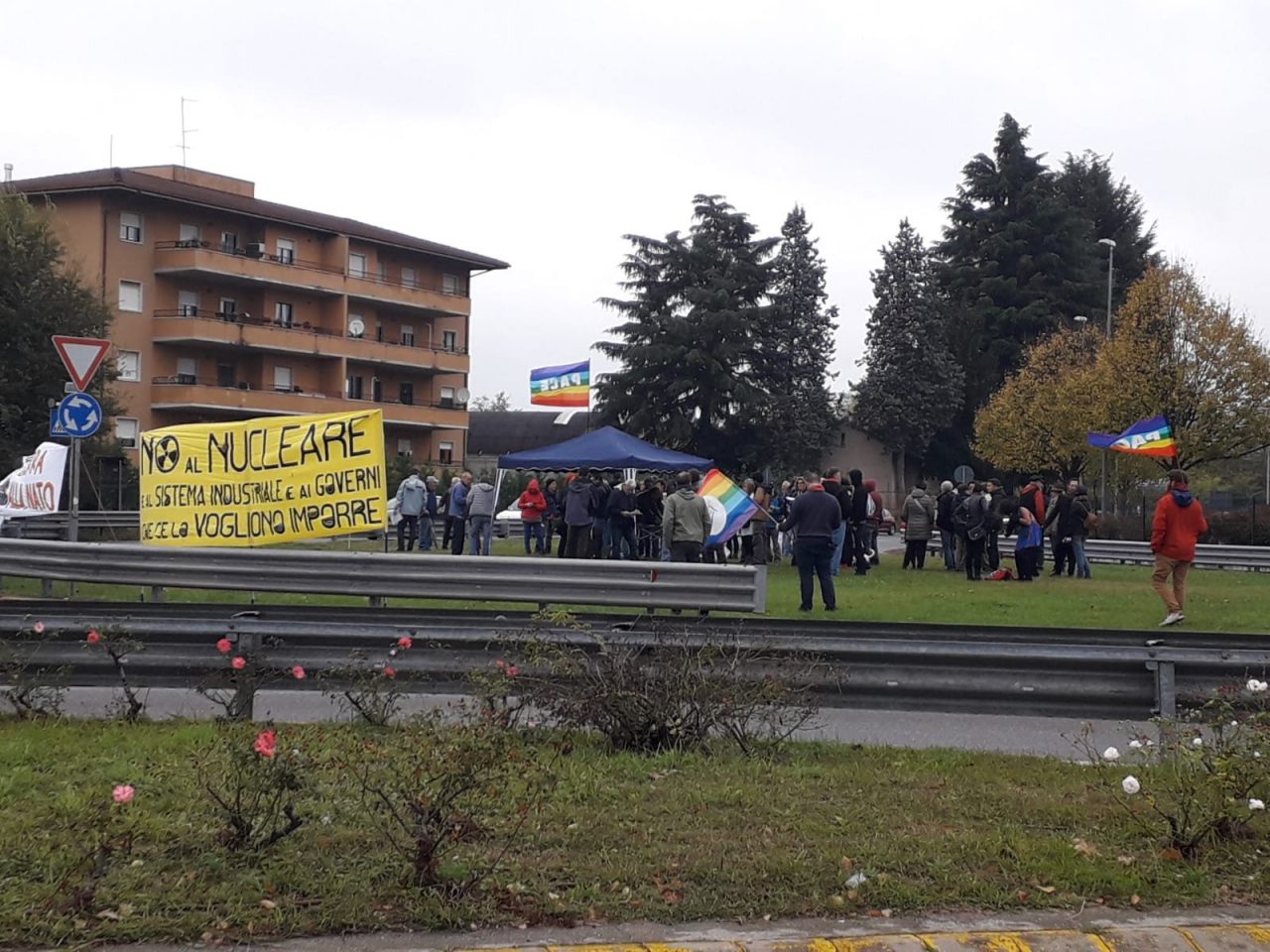 “No NATO no guerra”, un centinaio in presidio a Solbiate