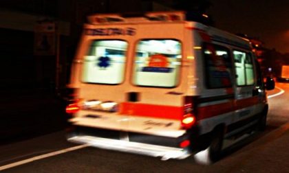 Incidente stradale a Gavirate, soccorse tre persone SIRENE DI NOTTE