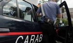 Scambia i carabinieri per clienti: pusher arrestato