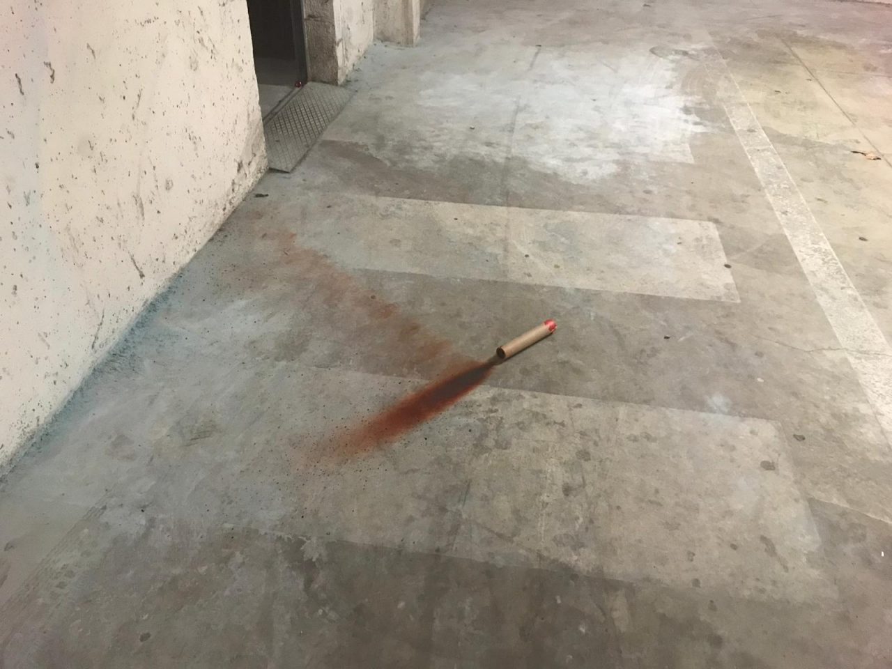 Sparano petardi nel parcheggio sotterraneo  FOTO e VIDEO