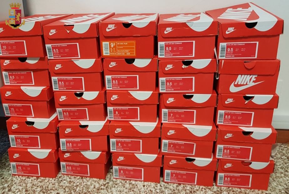 Scarpe contraffatte, denunciato 29enne per ricettazione