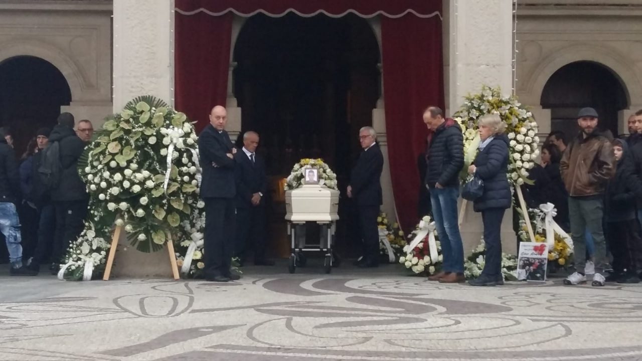 Ultimo saluto ad Andrea, il 18enne morto la notte di Hallowen FOTO