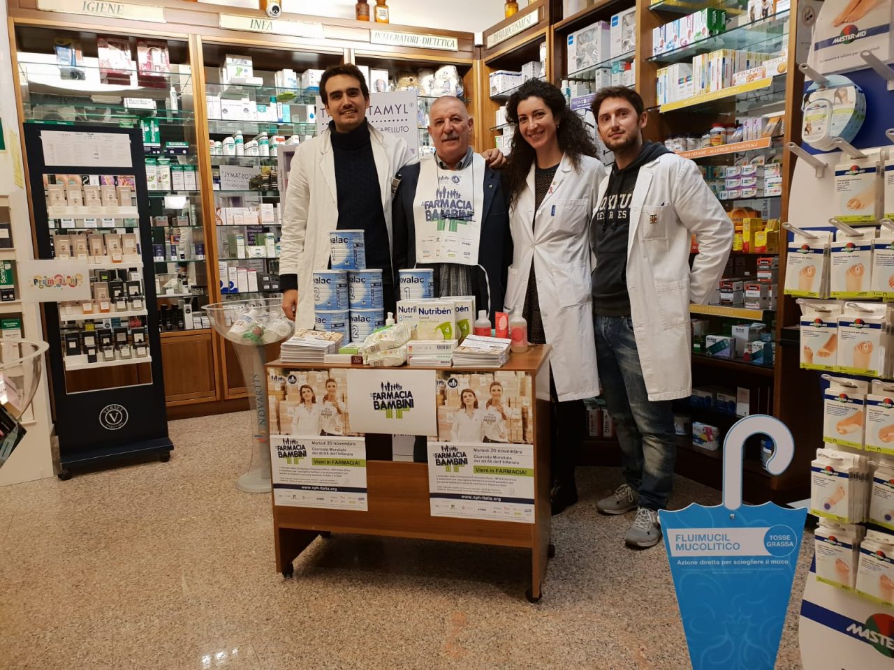 Raccolta farmaci insieme agli alpini