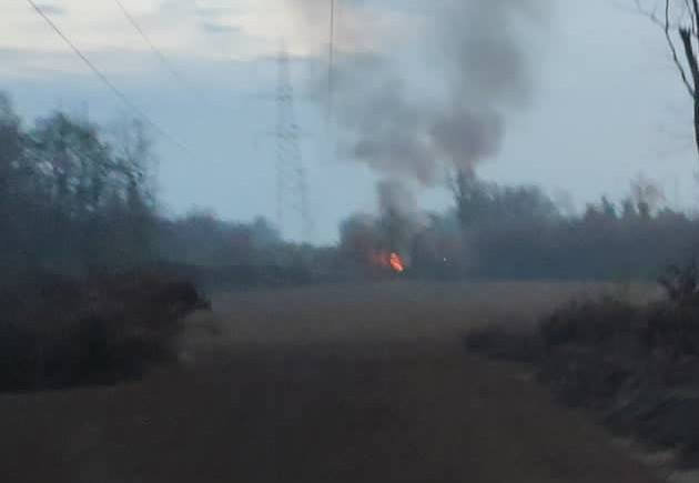 Auto in fiamme tra Cerro Maggiore e Uboldo