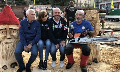 Coldiretti Varese e i boscaioli donano la panchina artistica del “Bosco in Città” ai bambini de “Il Ponte del Sorriso”