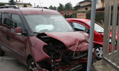 Incidente in un incrocio: coinvolta pure una bimba di quasi due anni