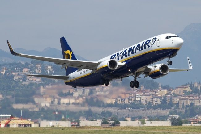 Sovrapprezzo per far sedere vicino bimbi e genitori: multata Ryanair