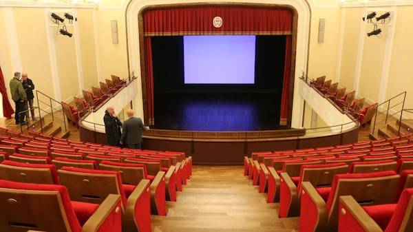 Cinema, teatri, sport e discoteche: che cosa riapre (e come) dall’11 ottobre
