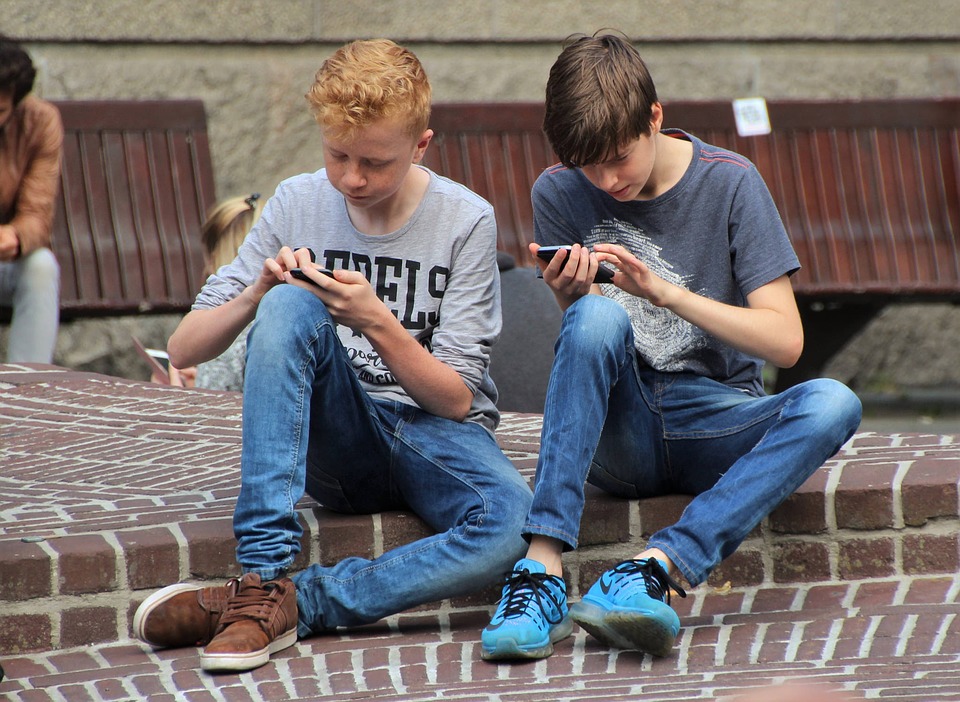 Una comunità educante: scuola, famiglia e social