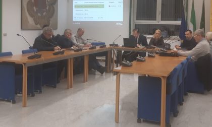 L'opposizione diserta il Consiglio: "Per solidarietà a Pera"
