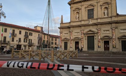 Nuovamente transennata piazza Libertà per l'albero di Natale