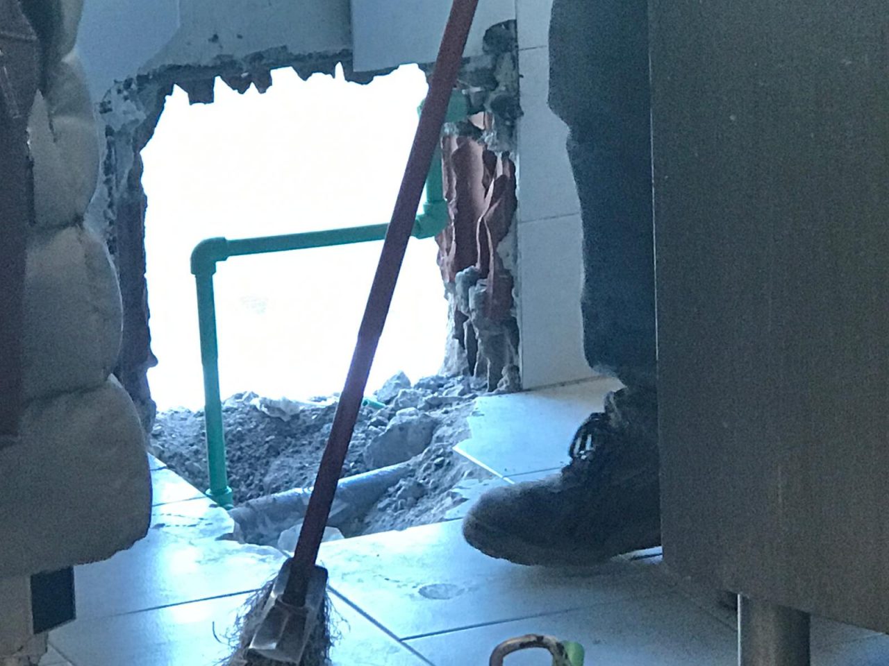 Perdita d’acqua dalle tubazioni dell’asilo, risolta FOTO