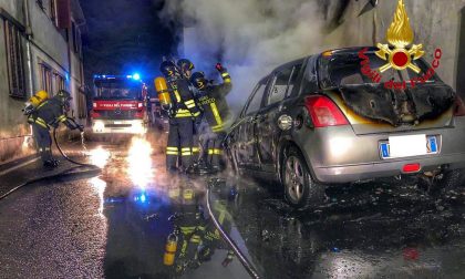 Due auto in fiamme ad Arconate FOTO