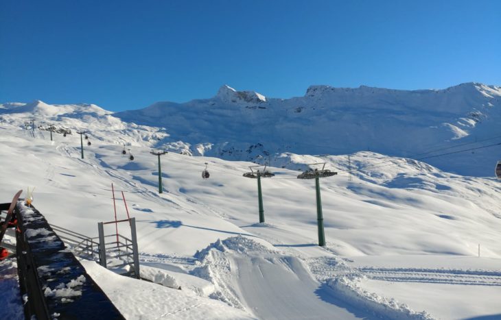 Ruba due paia di sci sulle piste a Cervinia, denunciato varesino