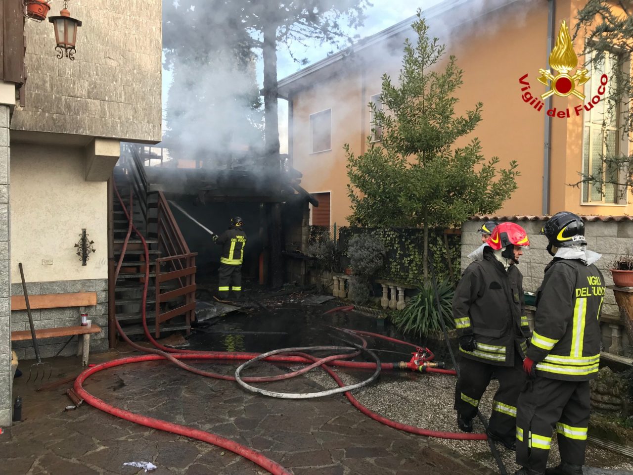 Muore nel rogo di casa sua: gli aggiornamenti FOTO e VIDEO