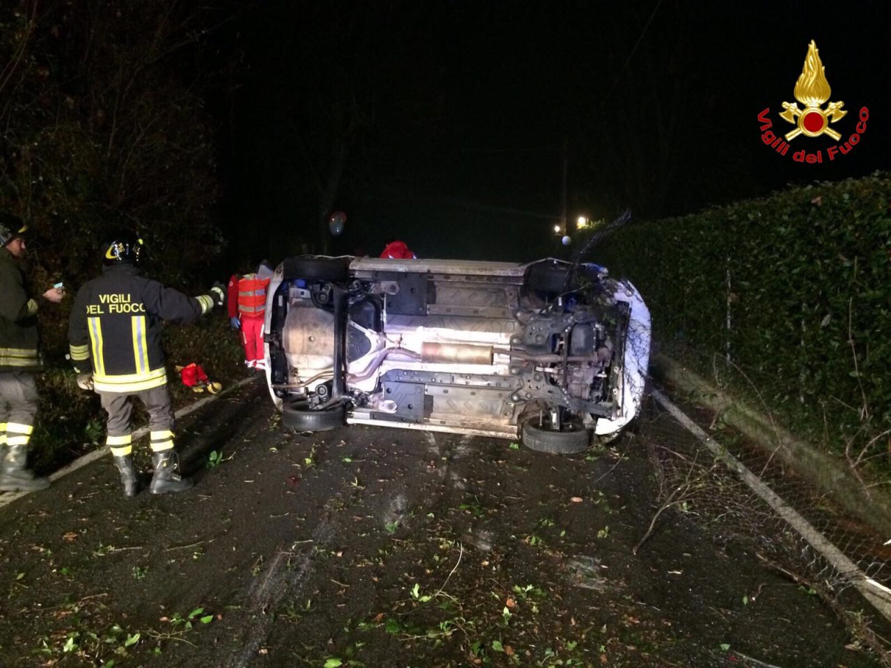Urta recinzione e si ribalta, soccorso 35enne FOTO
