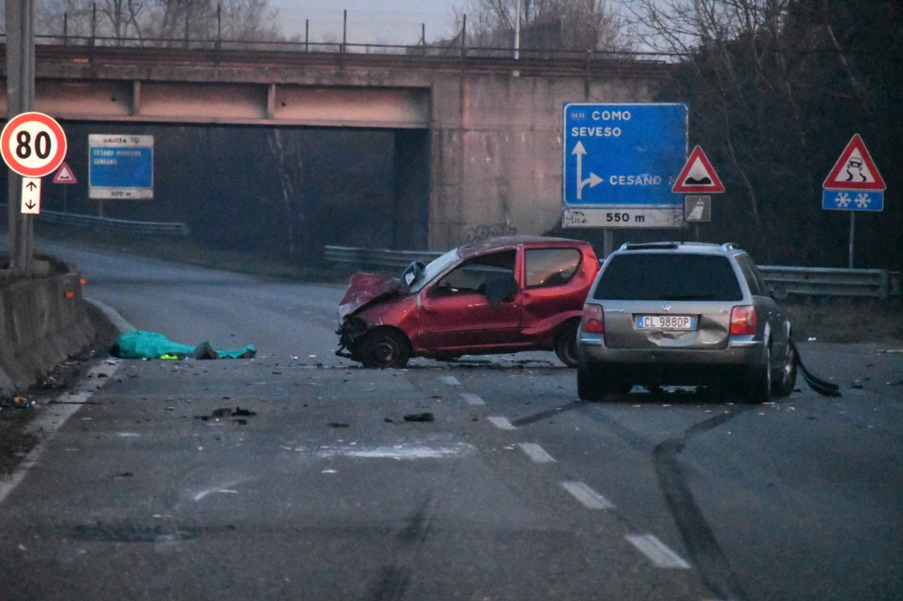 Tragedia sulla Milano-Meda, tassista travolto morto sul colpo FOTO