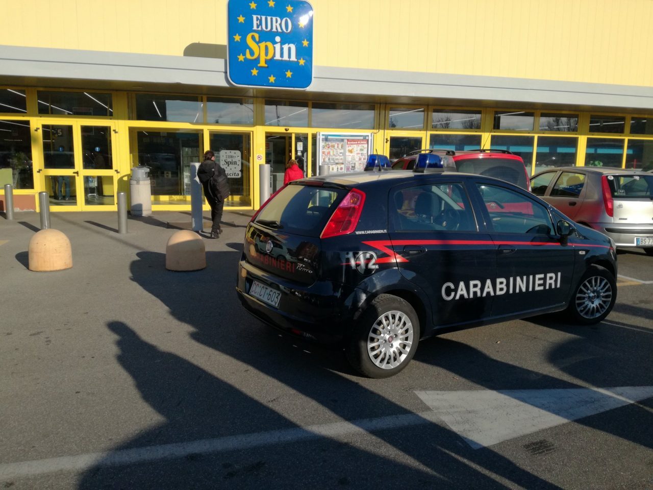 Assalto al portavalori dell’Eurospin, rubata anche la pistola di una guardia giurata AGGIORNAMENTO