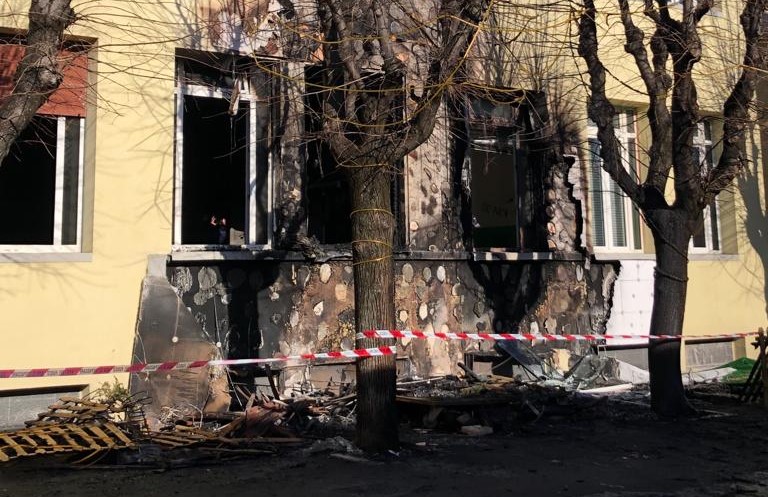 Incendio alla scuola elementare di Dairago FOTO