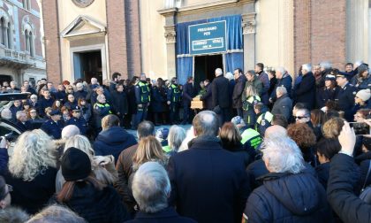 Addio a Lorenzo Vitali, chiesa gremita per l'ultimo saluto - LE FOTO