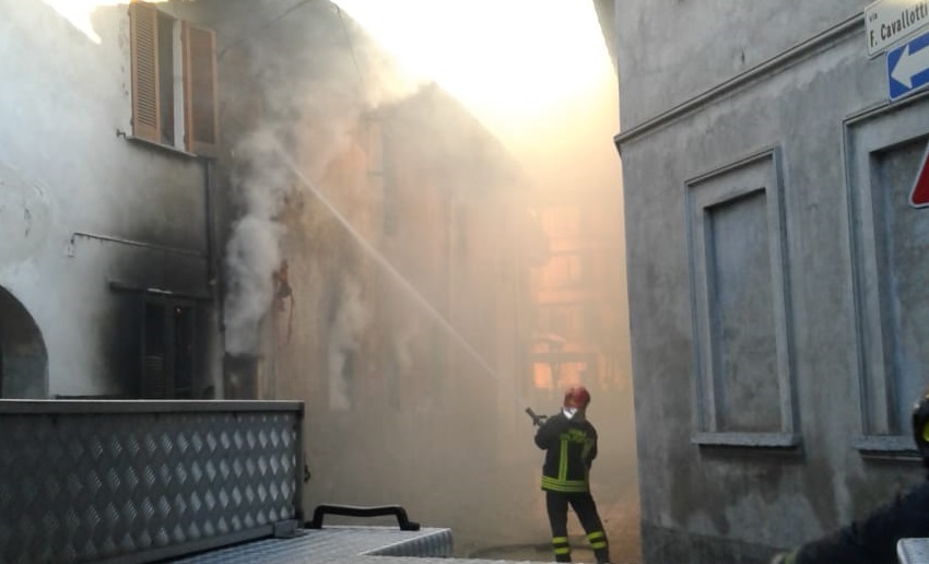 Incendio di Buscate, donna salvata da una concittadina