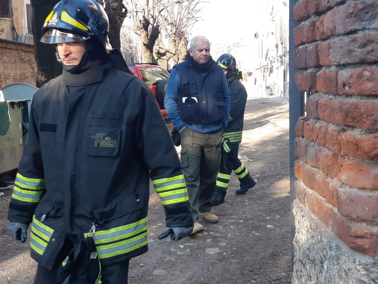 Via Dante, Polizia locale e Vigili del fuoco nelle case degradate