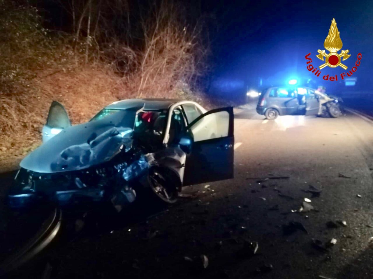 Scontro tra due auto, soccorse tre persone FOTO