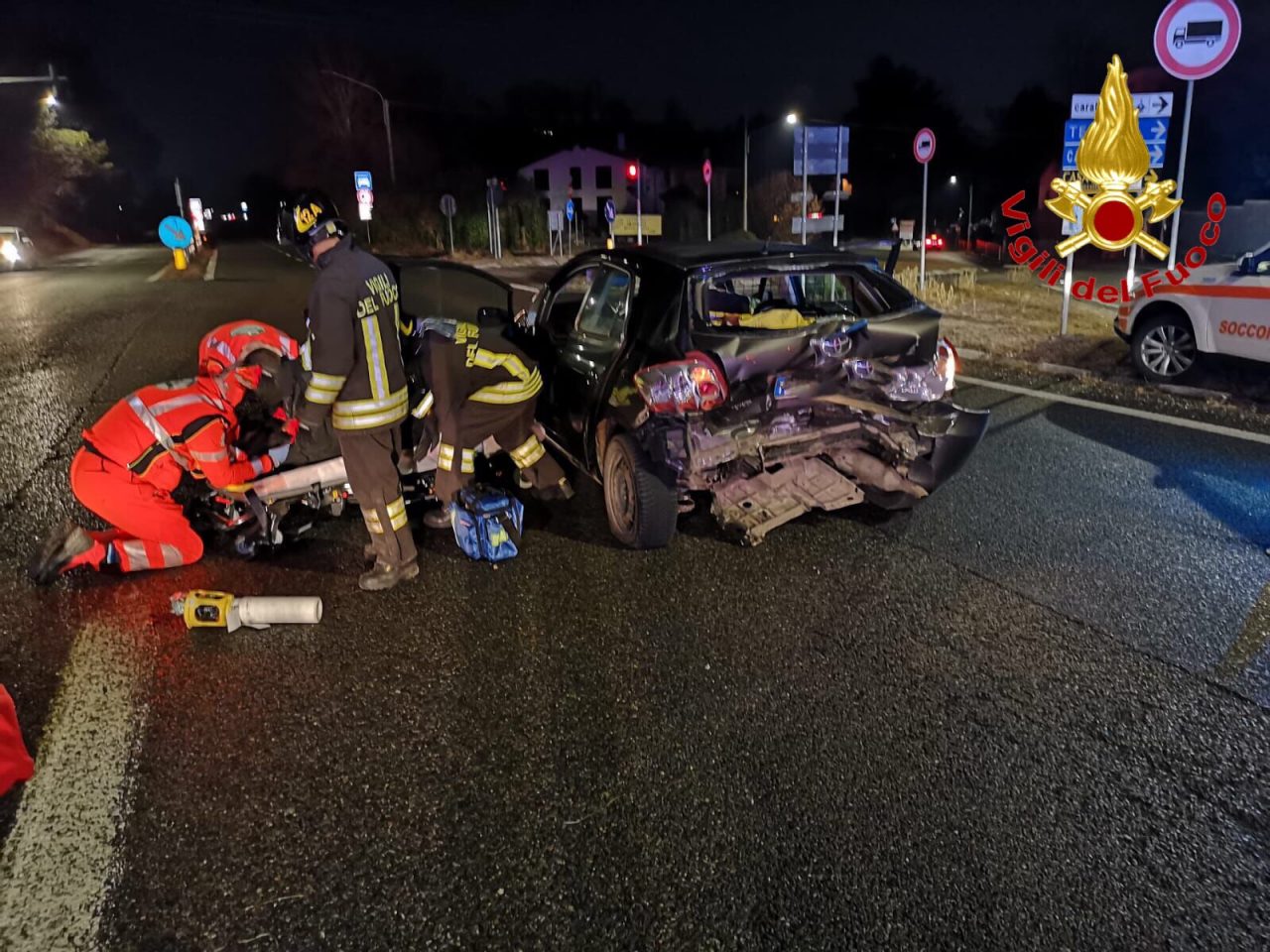 Scontro tra due auto: quattro feriti, due sono bambini FOTO