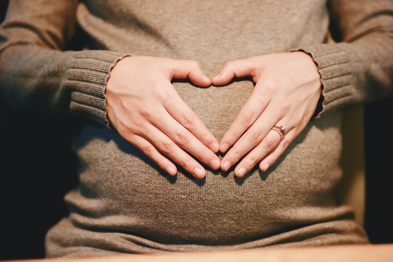 “Subito il vaccino a donne incinte e bambini”. L’appello di ginecologi e pediatri al ministro Speranza